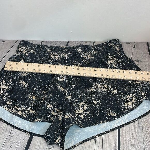 Old Navy Extra High-Waisted Dolphin-Hem Run Shorts 2.5-inch inseam 2X - Picture 11 of 11